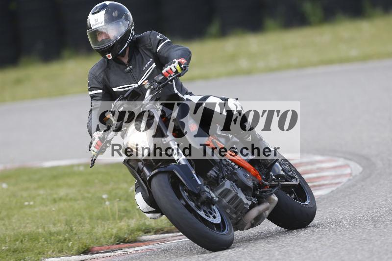 /Archiv-2025/09 22.04.2025 Cornu Master School ADR/gruen-vert/3